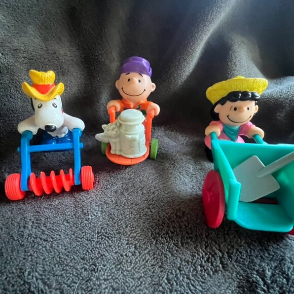 Vintage “Peanuts” Collector ~Charlie Brown Character Figurines - Picture 3 of 7